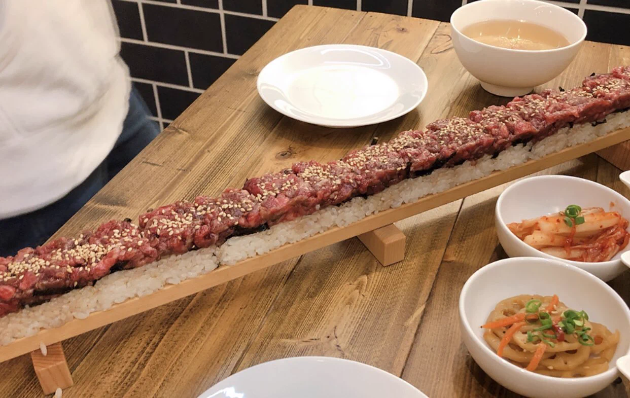 ５０ｃｍ？！！の、和牛ユッケのお寿司があるようです。美味しそうｗｗｗ
