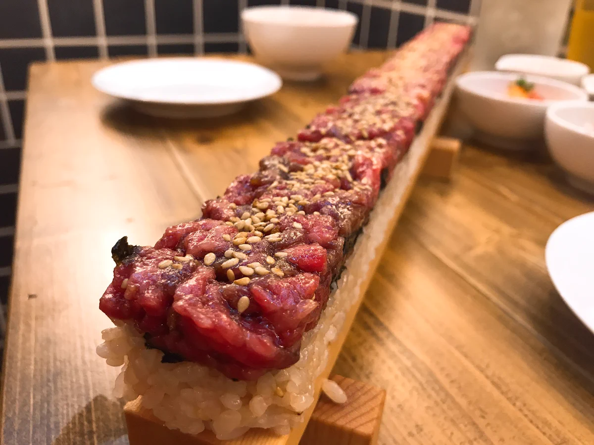 ５０ｃｍ？！！の、和牛ユッケのお寿司があるようです。美味しそうｗｗｗ