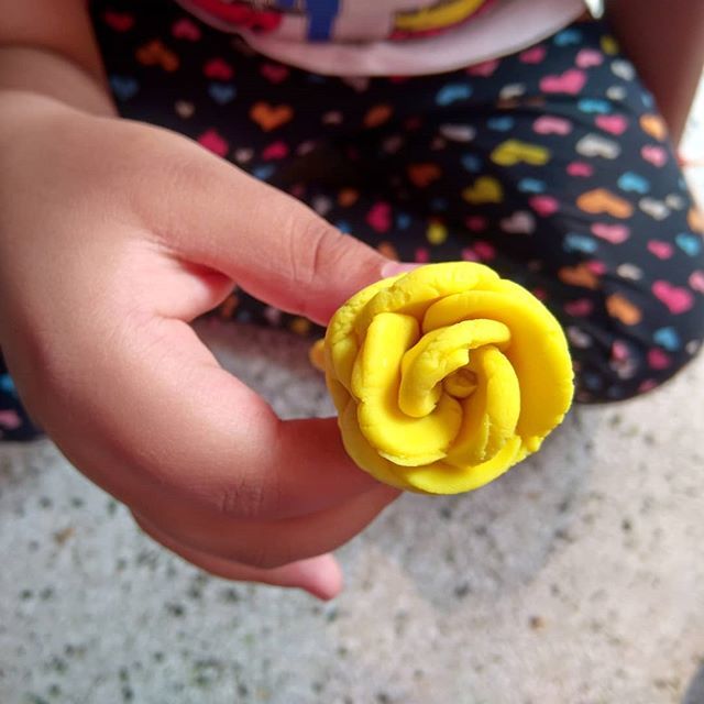 Work from home is not an easy task when you have work of home too.

The only thing I know to make with clay.

#home #play #kid #game #clay #rose #yellow #time #storiesofindia #colourofindia #mypixeldiary #thememorylane
#Nomadsofindia #indiaclicks #YourSh… ift.tt/2OroTBU