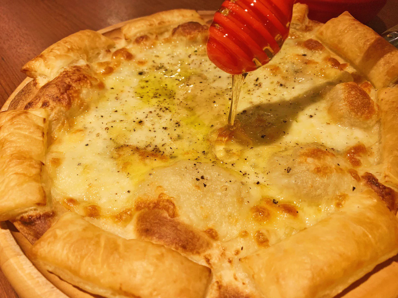 お肉にピザにチーズフォンデュがハチミツとコラボ？！美味しそうで気になりますｗｗｗ