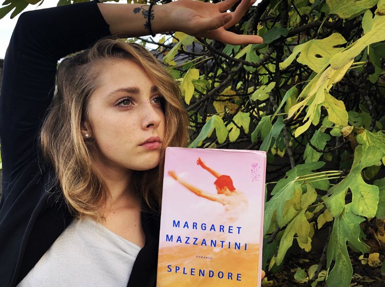 GiuliaTmsn's tweet photo. “Ma tu non vergognarti del #viaggio. La vita, credimi, non è un fascio di #speranze perdute, un puzzolente ricamo di mimose, la vita raglia e cavalca nel suo incessante #splendore”. 

Un capolavoro di Margaret Mazzantini | Splendore. https://t.co/Goqbc8cVb7