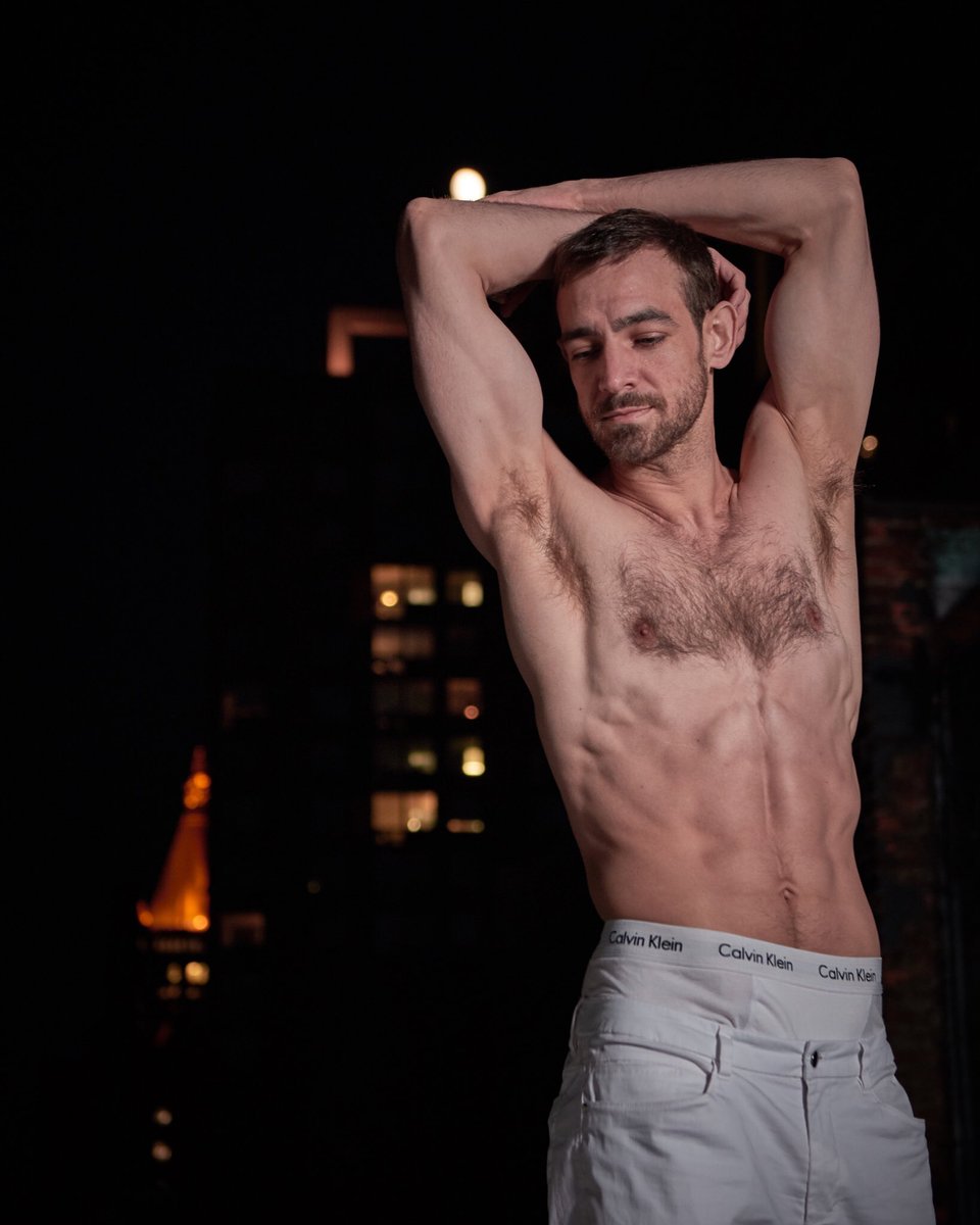 benjiboyyogaboy's tweet photo. Starting the week out strong....we got this 💪🏼🙌🏻💫 📸 @montystilson #mondaymotivation #bestrong #behere #benow #scienceofself #lululemon #sweatcollective #mycalvins #rooftopnyc #nycyogaboy #benjiboyyogaboy #班杰明 #べンジーボーイ https://t.co/zr2BAvuM8l