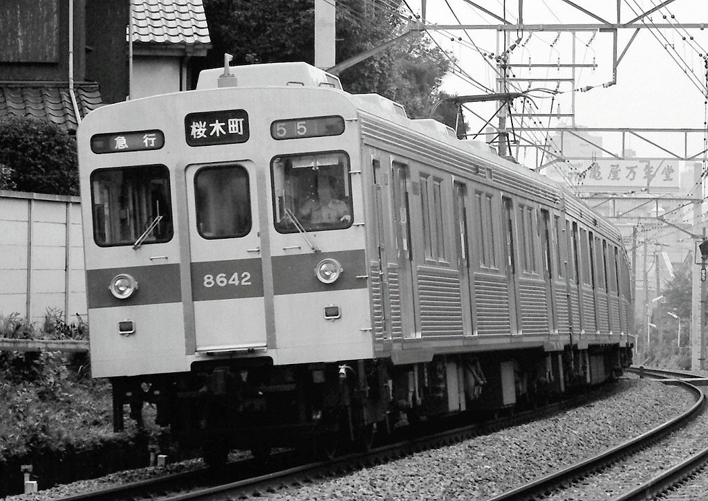 8500系の最後の新造車にも関わらず、一部VVVF車で東武非乗り入れ車の