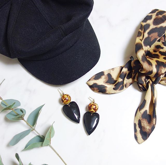 ⁑
昨年完売したビッグハートシリーズ💓 
レオパード柄になって再販です‼️
.
おお振りハートにウッドのヒョウ柄が可愛すぎるっ🐆💕
.
控えめレオパなのでレオパード小物やお洋服とも相性抜群です💗 ift.tt/2yNTmVO