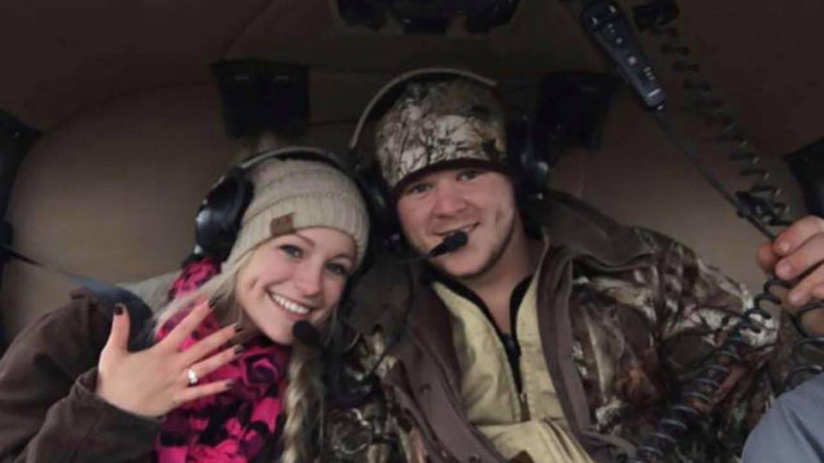 A newlywed couple died after the helicopter carrying them from their wedding crashed bit.ly/2JF9rl1?utm_so… https://t.co/7CXvwPmBxE