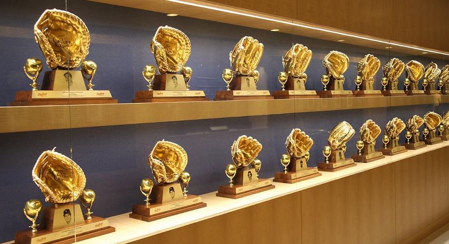 SertvDeportes 🇵🇦 (@sertvdeportes) on Twitter photo GUANTES DE ORO - Liga Americana
C Salvador Pérez, KC
1B Matt Olson, Oakland
2B Ian Kinsler, Ángels/Boston
3B Matt Chapman, Oakland
SS Andrelton Simmons, Ángels
LF Alex Gordon, Reales
CF Jackie Bradley Jr., Boston
RF Mookie Betts, Boston
P Dallas Keuchel, Astros
<a href="/SertvDeportes/">SertvDeportes 🇵🇦</a> GUANTES DE ORO - Liga Americana
C Salvador Pérez, KC
1B Matt Olson, Oakland
2B Ian Kinsler, Ángels/Boston
3B Matt Chapman, Oakland
SS Andrelton Simmons, Ángels
LF Alex Gordon, Reales
CF Jackie Bradley Jr., Boston
RF Mookie Betts, Boston
P Dallas Keuchel, Astros
<a href="/SertvDeportes/">SertvDeportes 🇵🇦</a>