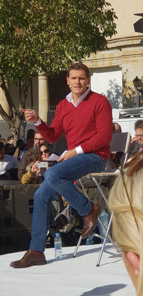 Hablando en plata: Albert🍊 tiene madera de PRESIDENTE. Con el acto de Alsasua, ha dado un zasca😩, múltiple y monumental, a los enemigos de España🇪🇸 y a los pusilánimes😞 que miran, o no🙈, para otro lado. No hace falta especificar; a buen entendedor...

España🇪🇸 te necesita!👌