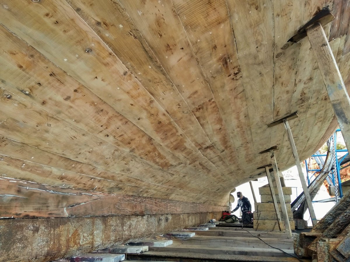 A pesar de la lluvia, del mal tiempo y de los días sin electricidad de la semana pasada, seguimos avanzando con los trabajos de reparación de la goleta turca Black Marlin en el #VaraderoCiutadella.