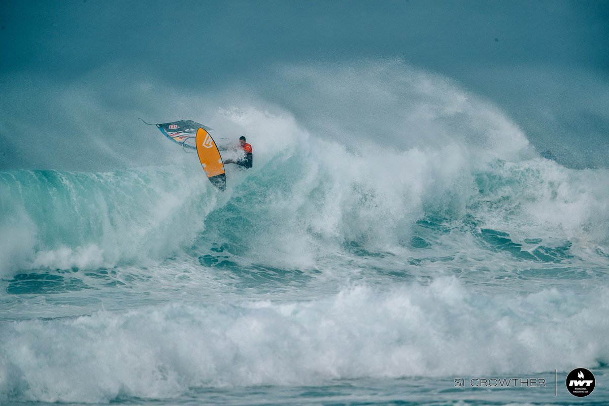 #mancrashmonday 
by Arthur Arutkin on Maui.
#ManCrushMonday #superhero #maui #hookipa #truewindsurfing #windsurfing #duotonewindsurfing