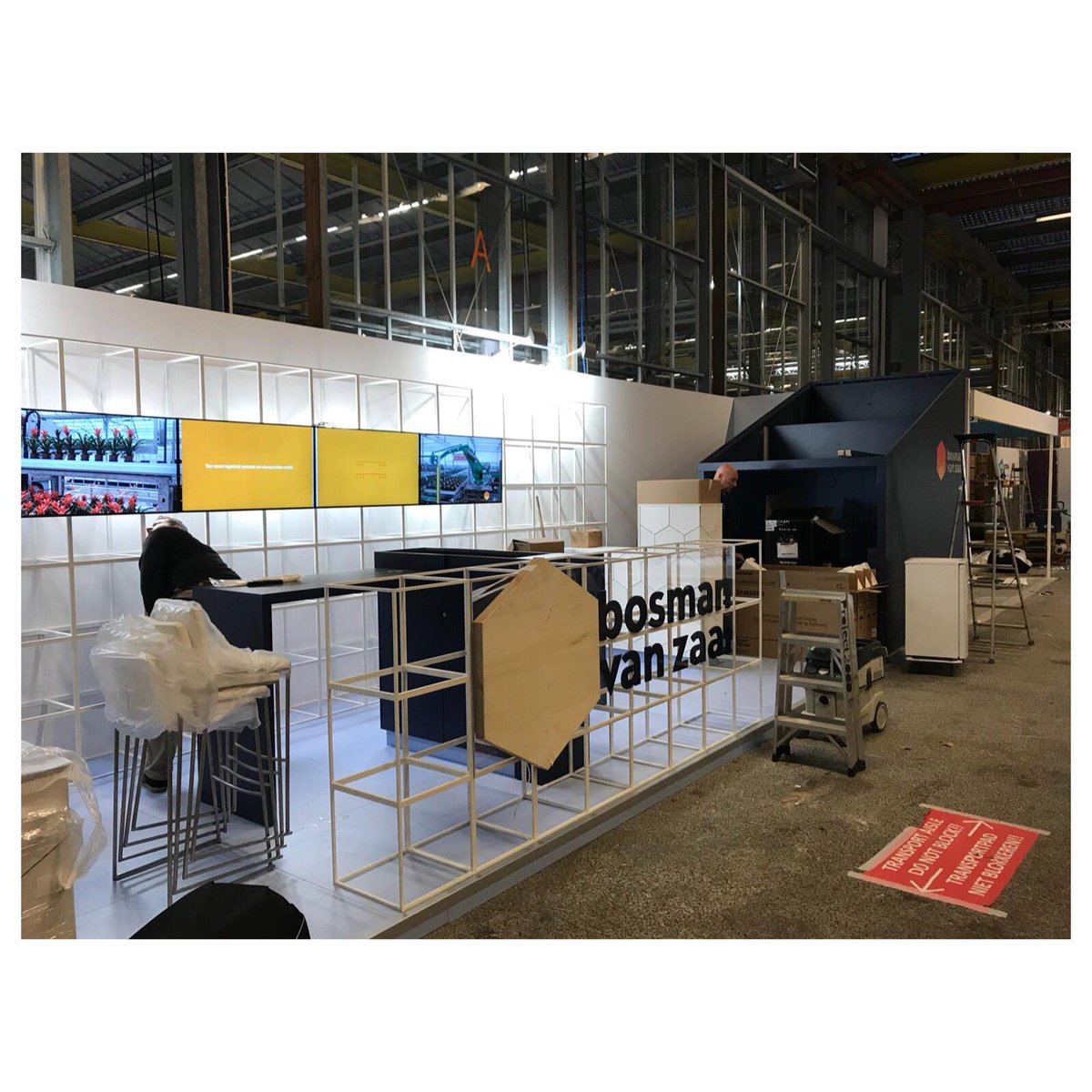 merkenbaar's tweet photo. Build up at the International Floriculture Trade Fair. #brandspaces #projects https://t.co/lGpfRBPrgM