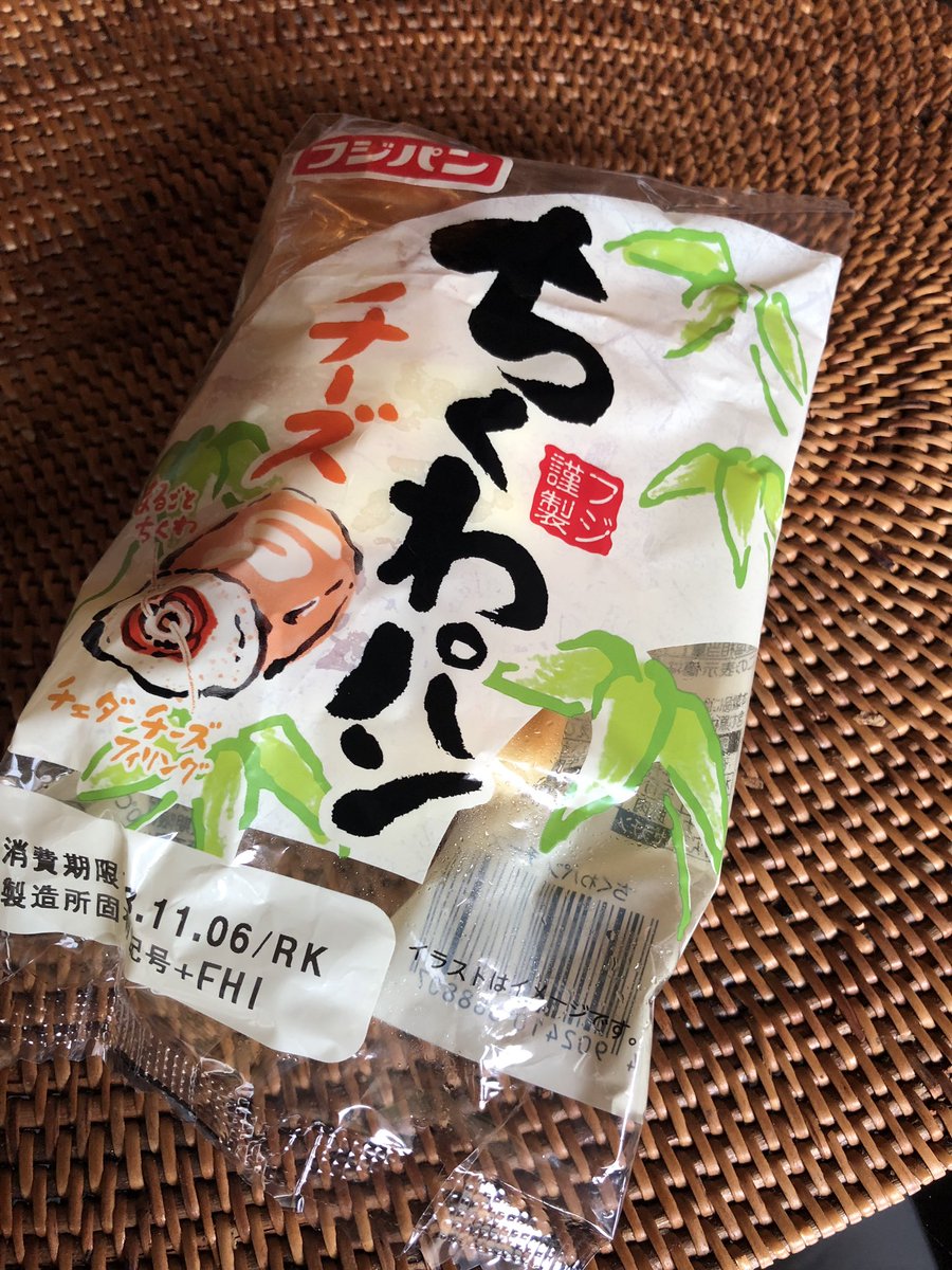 Ash02210222's tweet photo. 毎年おなじみちくわパン〜 https://t.co/JEh0nbJXYC