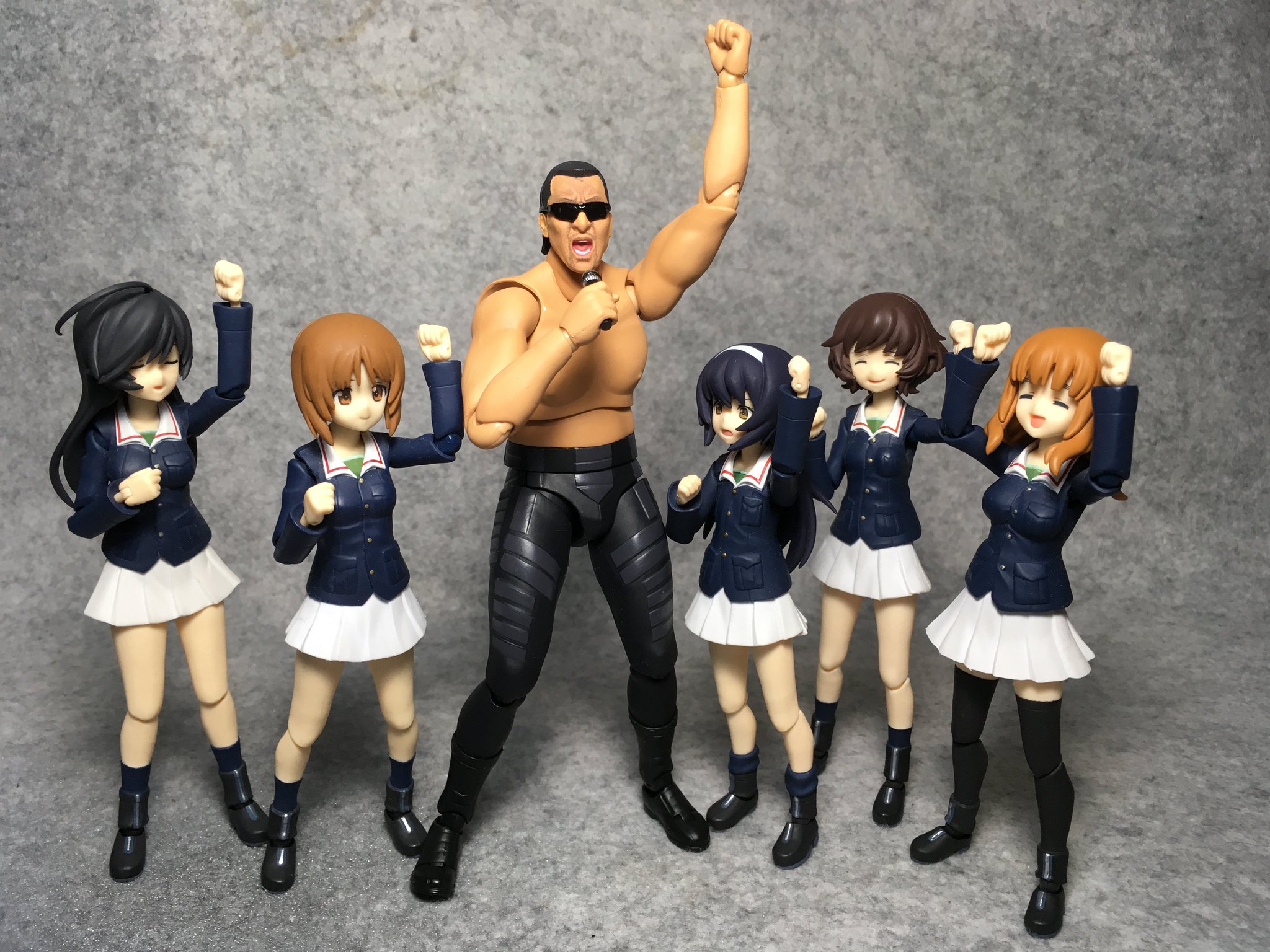 敗残兵 残業代を求め闘争中 Pa Twitter Figma Figma写真部 ブンドド オモ写 蝶野正洋 ガールズアンドパンツァー ガルパン あんこうチームとop Edを熱唱するガルパンおじさん 蝶野正洋