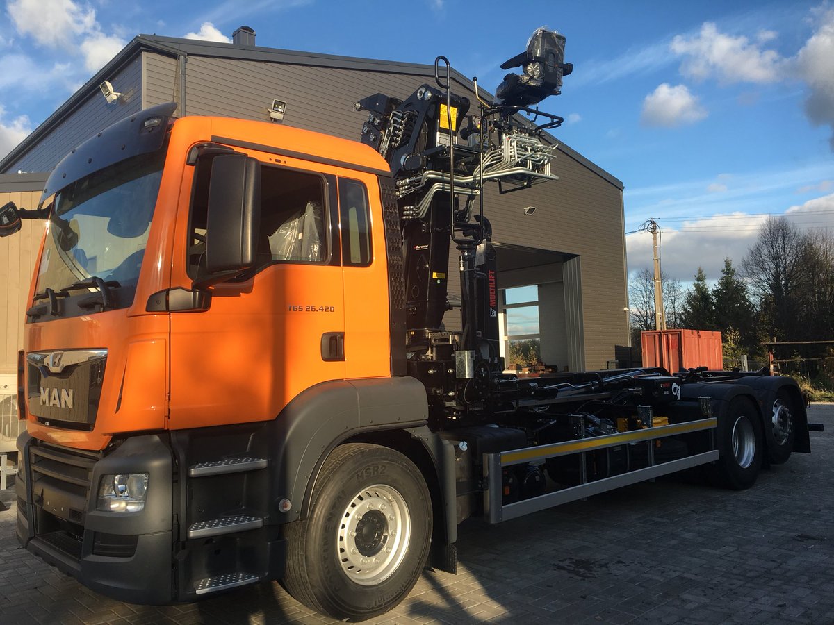 skirmantera's tweet photo. Multilift ft Hiab on Man by UAB Skirmantera #Hiab #MULTILIFT #Trucking #bodybuilder https://t.co/Vrh9UJxDFO