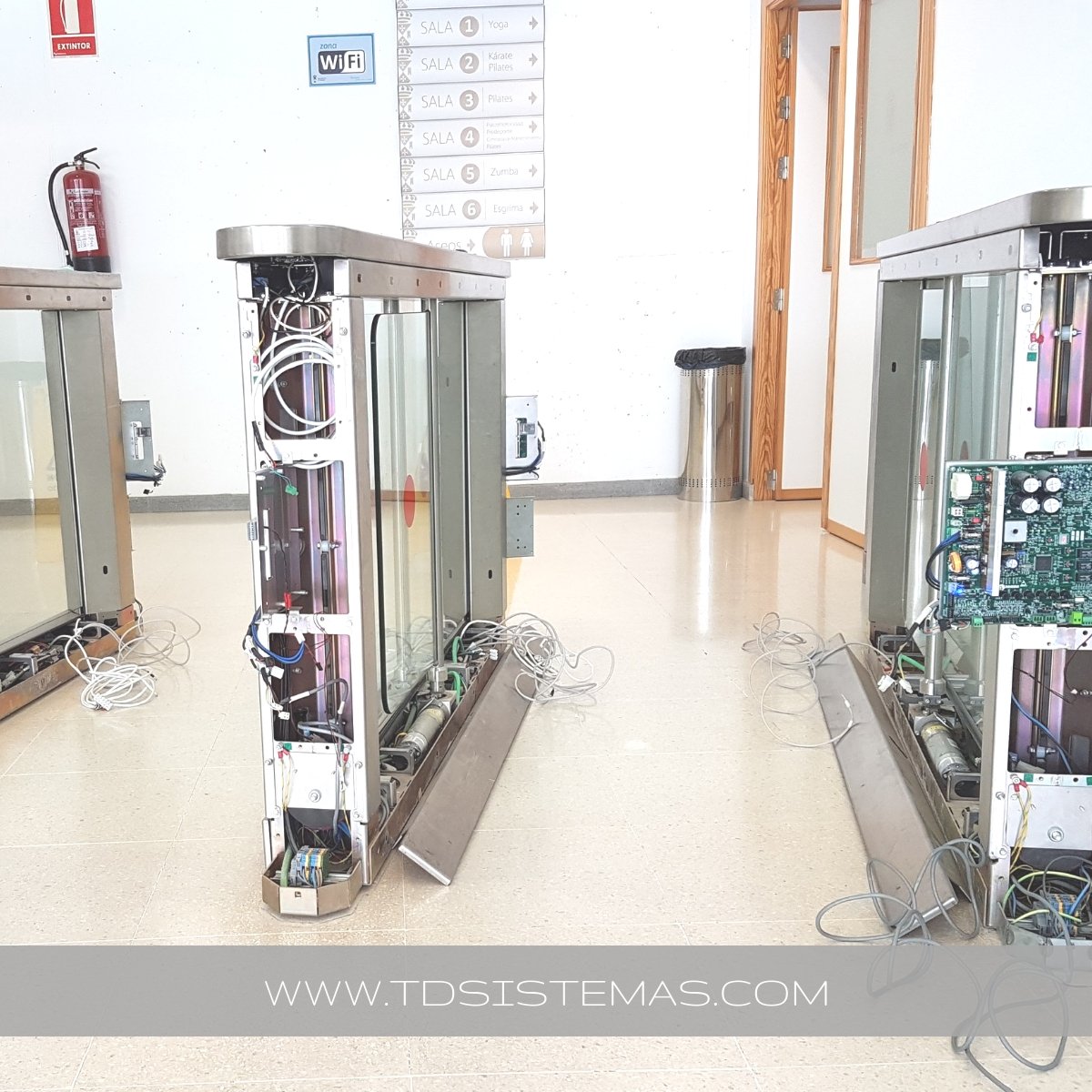 En plena instalación y configuración 💪💪
#controldeacceso #pasillosautomáticos #instalación