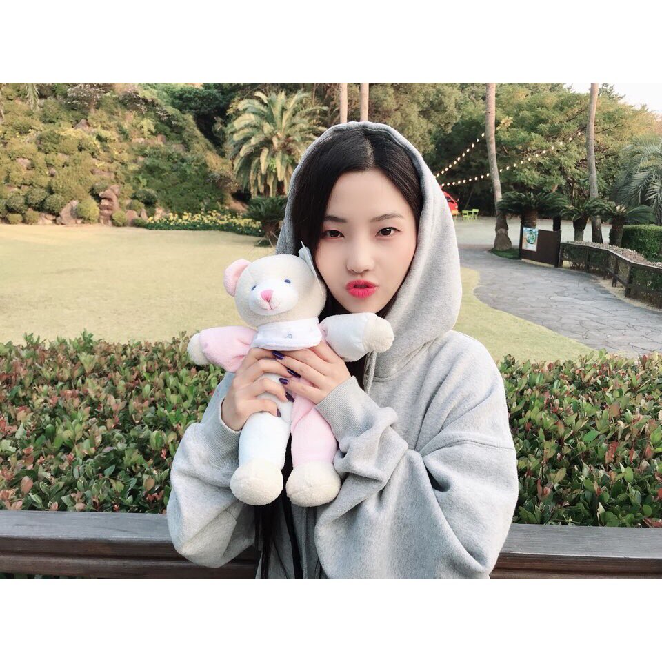 official_i_dle's tweet photo. [#소연] 여러부우우웅운 오늘은 젤리가 드디어 나온지 일년이 된날이에용!!!! 시간빠르죠 ㅋㅋ크크크 항상 사랑해주는 네버랜드분들 너무너무 고맙구 사랑해요!!! 
더 좋은 음악 많이 들려줄께요♡♡ https://t.co/QFgTbK4LA4