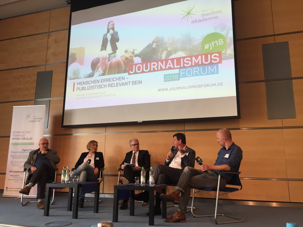 wasduisst's tweet photo. Spannende Frage: WIE kommen wir in die Filterblasen hinein?  #jf18 mit @juliaboenisch @GregorBurkhardt @HarterKnochen @udograetz @PSHerbst #journalism #Journalismus https://t.co/o0g9YANKfM