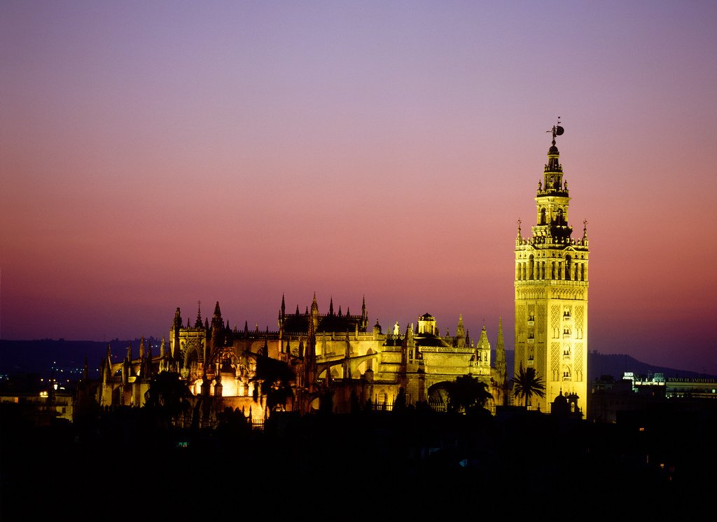 lacamaradelarte's tweet photo. https://t.co/M8MrwI1ivI

"Sevilla es una torre llena de arqueros finos", en Sevilla para herir.
Federico García Lorca.

#LaCatedraldeEspaña 👑 https://t.co/PXQOuP42hI