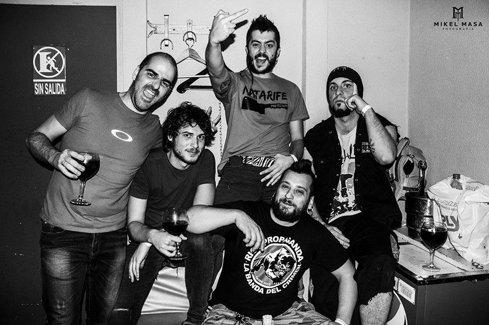 Hola gente!!

Nos dirigimos a vosotras y vosotros para contaros los planes para Carroña. 
facebook.com/carronaoficial…