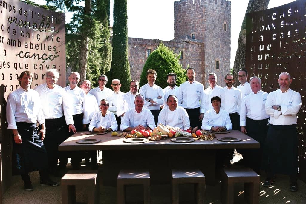 CuinaEmpordanet's tweet photo. Enguany la #campanyagastronòmica #tocatspelsbolets ha estat tot un èxit‼️
De l'1 al 31 d'#octubre hem servit més de 500 #menus on els #bolets han estat els protagonistes.
Una #cuinadetardor 🍂que ha estat molt ben valorada pels comensals que l'han degustat.
#cuinaempordanet https://t.co/yT8xjBfSPZ