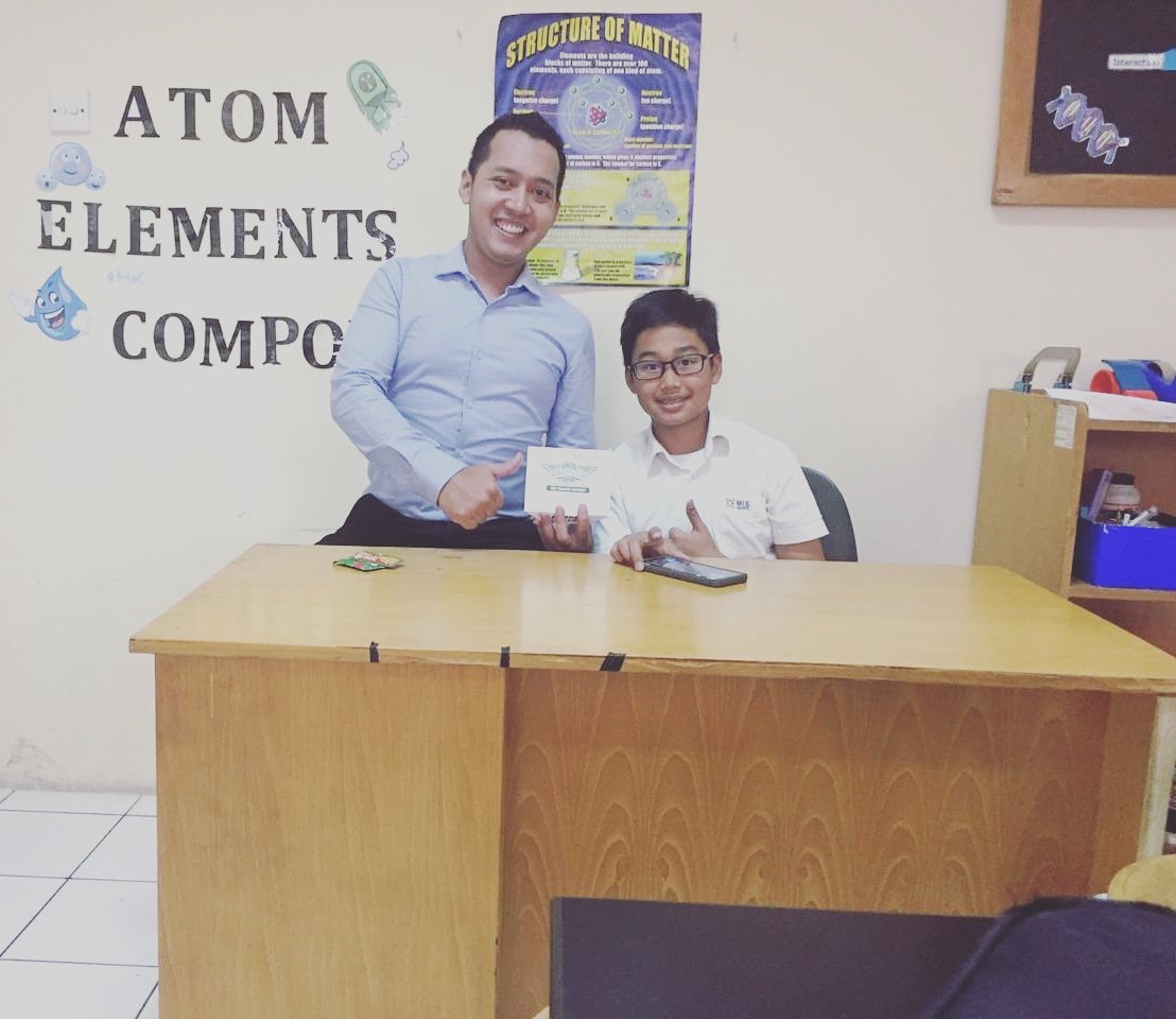 VictorHutomo's tweet photo. Yeah! I got a lunch from my homeroom student, Abi.
He won for the 2nd place in SWA Science Quest - Science Project Competition that was be held by Sinarmas World Academy.
He showcased his capability in investigation and communication skills. #ThePowerOfIBSchool hihihi #misj #ib https://t.co/fAFSPMWcIS