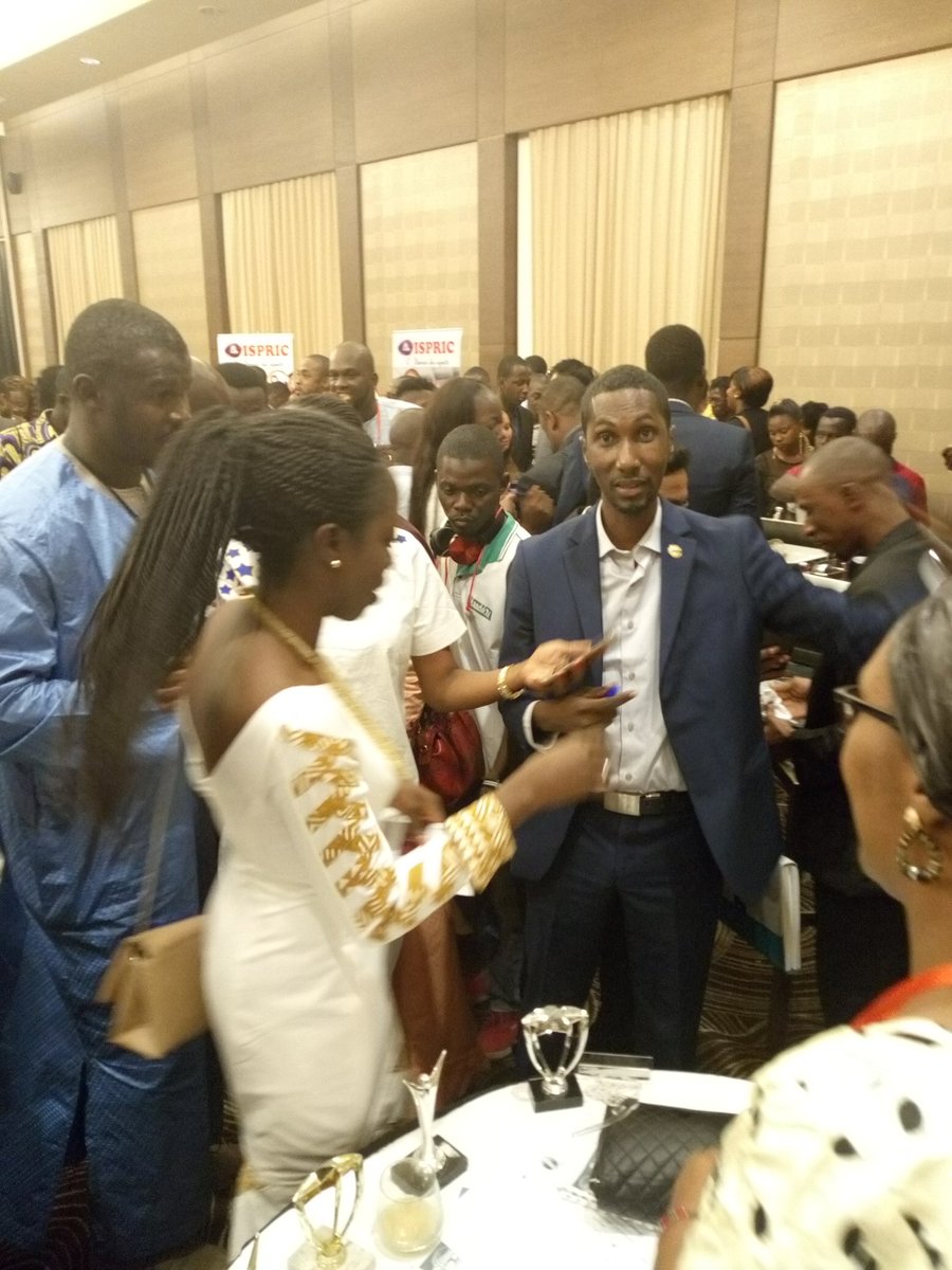 ciwarabko's tweet photo. Madame la Ministre des affaires étrangères nous a fait l'honneur de visiter notre stand à #TEDxBamako et échanger avec nous sur #Toastmasters. https://t.co/O4lIIjdIqA