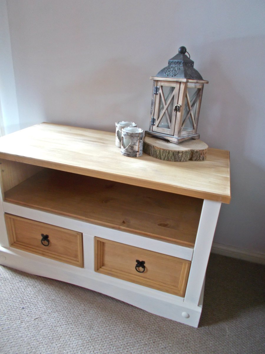 InteriorShed's tweet photo. Another favourite right here! 😍 A beautiful solid pine cabinet in @RustOleum clotted cream chalk 💕#Rustoleum #craftbuzz #craftbizhour #womaninbiz @Preloved - another one of your finest finds! @UpcycledHour https://t.co/DCLNnHyhvw