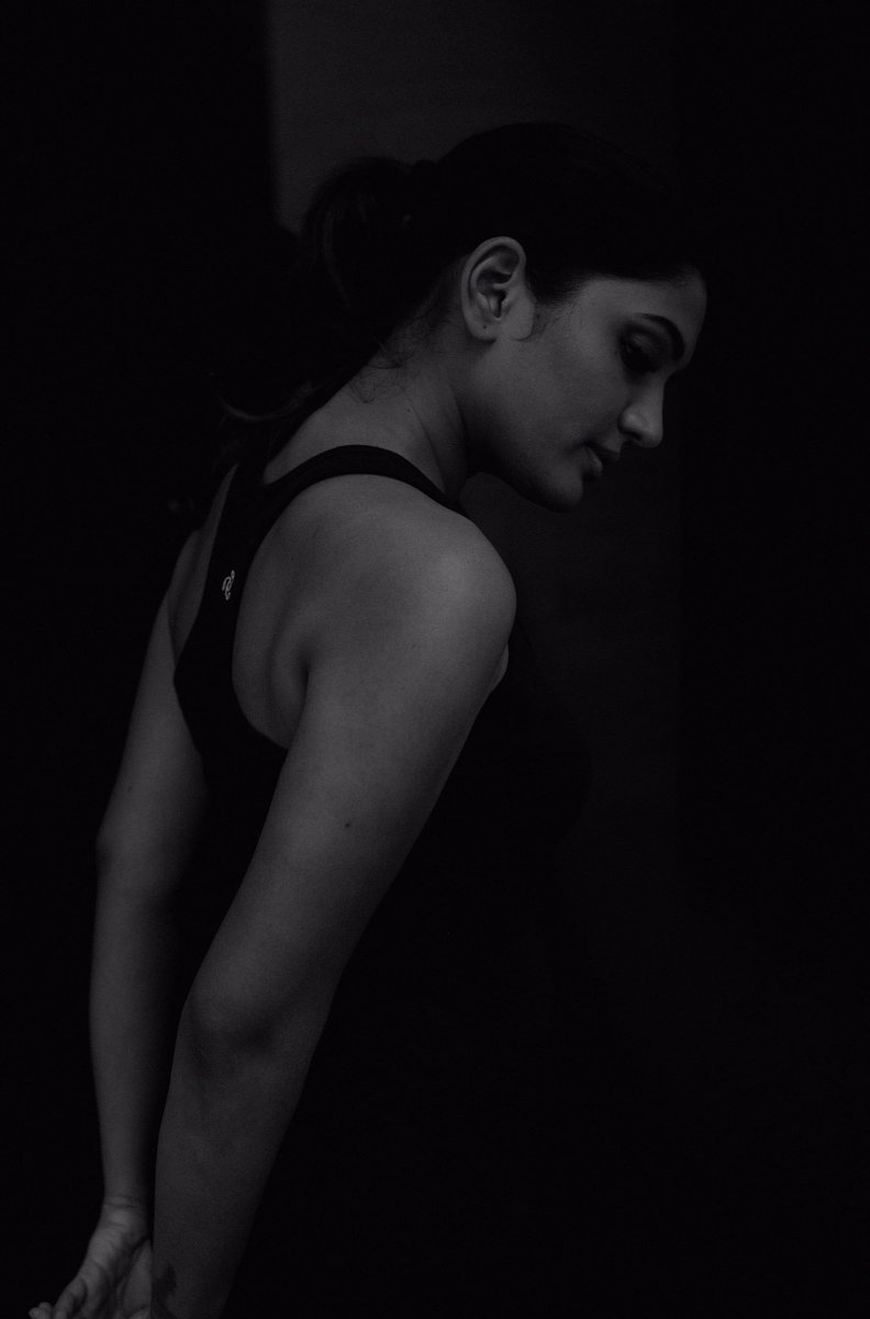 YoursEesha's tweet photo. Don’t be pushed around by the Fears in your Mind. Be led by the Dreams in yours 🖤 #blackandwhite https://t.co/pVjG693wVz