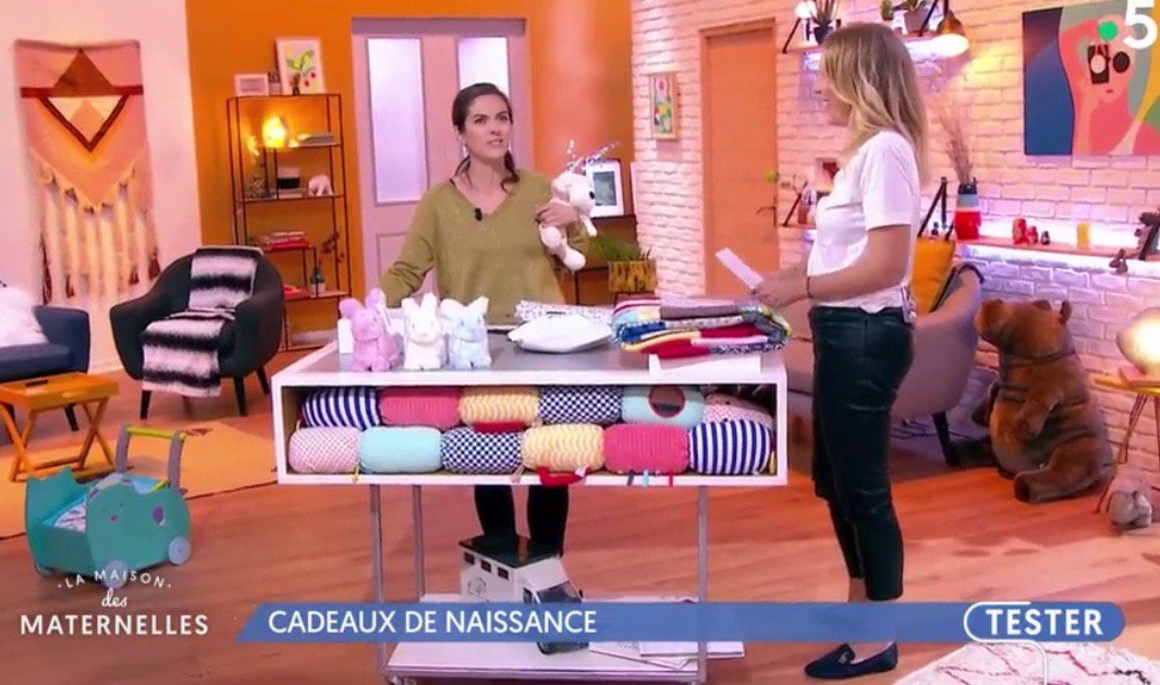 Pour notre plus grand bonheur, et une grosse dose de fierté, il faut bien l’avouer :  ce matin, nos peluches ont été invitées dans @LMDMF5 dans la sélection des cadeaux de naissance de Marie. Pour voir le replay : bit.ly/2qsAc35 à partir de la 43ème minute.