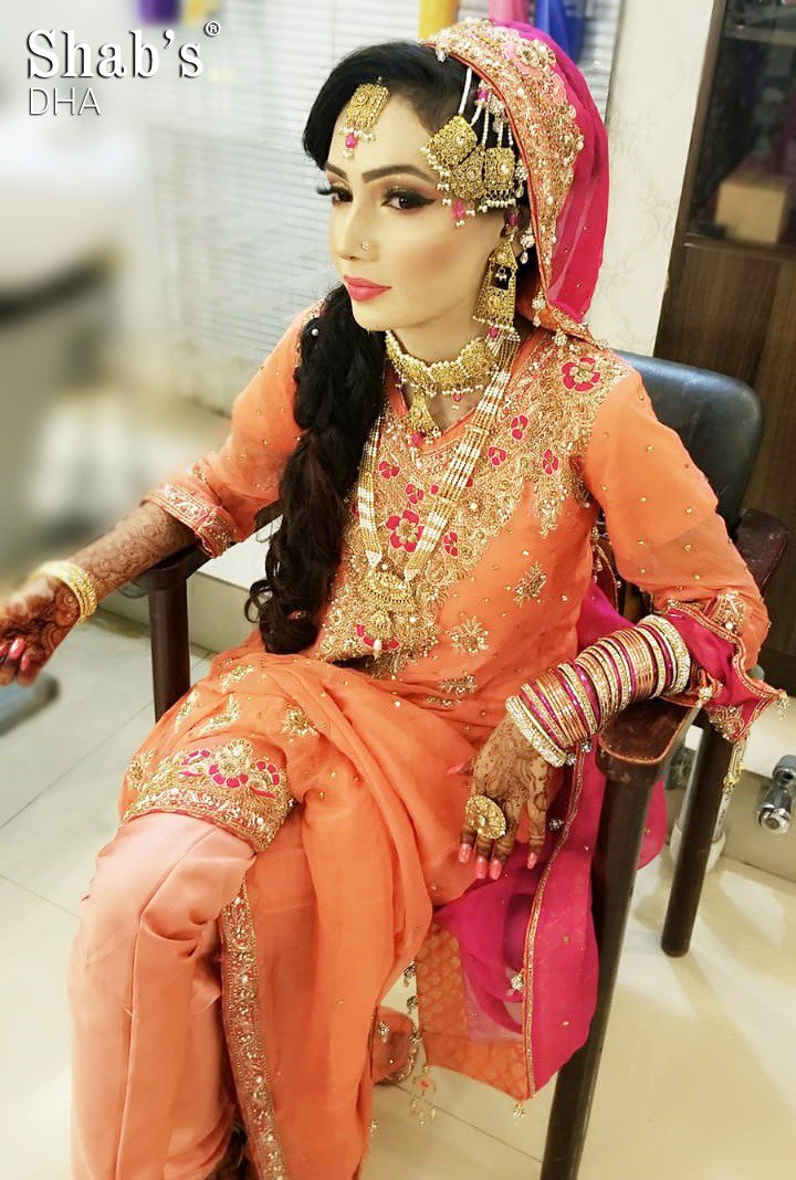 Shabs_Salon_Spa's tweet photo. Happy Client. Bridal makeup at Shab's 👱🏻♀️
For Bookings please call at 0304-2337526.
41-C, Lane 9, Bukhari Commercial, Phase 6, DHA, Karachi.
#bridalmakeup #EyeBrows #Karachi #ShabsDha #Shabs #Pakistan #ShabirJan https://t.co/R06AXrtVkY