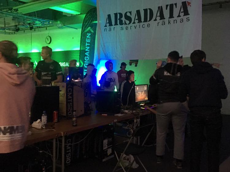 arsadata's tweet image. då var det dags för  @ValhallaVikingz tävlingar och duktiga gamers som spelar på ArsaDatas #speldatorer 😎 #Northspawn #ArsaData