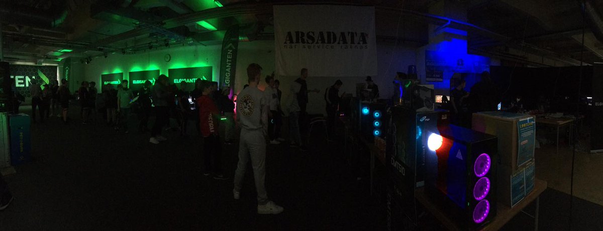 arsadata's tweet image. då var det dags för  @ValhallaVikingz tävlingar och duktiga gamers som spelar på ArsaDatas #speldatorer 😎 #Northspawn #ArsaData