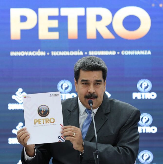 Visipol_MIJP's tweet photo. #5Nov |  ⏩ #AhorraPetrosEnPatria  

Presidente @NicolasMaduro:  “Si usted piensa en futuro piense en ahorro en Oro y en Petro”. Hoy  inicia el Plan Especial de Ahorro en Petros mediante el Carnet de la  Patria. ¡Inicia la recuperación económica! https://t.co/MuyRG7tp6M