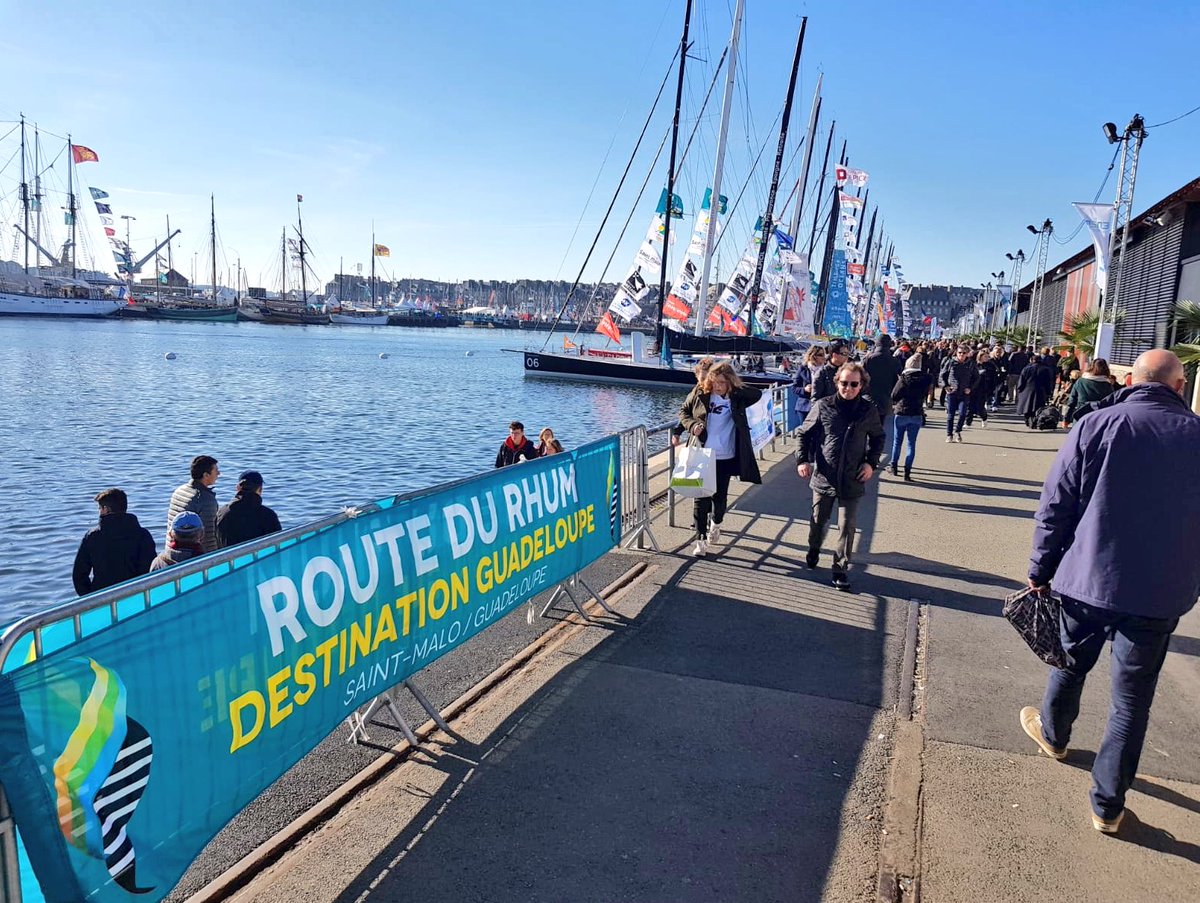 Sokanaa_France's tweet photo. Nous avons passé un excellent week-end dans la #RouteDuRhum à #SaintMalo !
Merci à tous ceux qui sont venus partager un moment au tour d’un verre de #JusDeCanne !
Savourez le voyage avec #Sokanaa ! ✈️🍹😎
#RouteDuRhum2018 #DestinationGuadeloupe #JusLocal #BoissonLocale https://t.co/5NU7xAeiAn