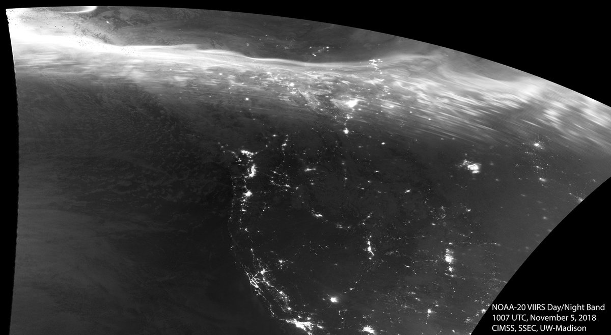 UWCIMSS's tweet photo. Wow- a stunning celestial light show from the #AuroraBorealis last night! Here are 4 #VIIRS Day/Night Band scenes from 4 overpasses, 50 minutes apart, of the Suomi-NPP &amp; #NOAA20 satellites. Happy #MondayMorning! #NorthernLights https://t.co/i9Lc5bgNbN