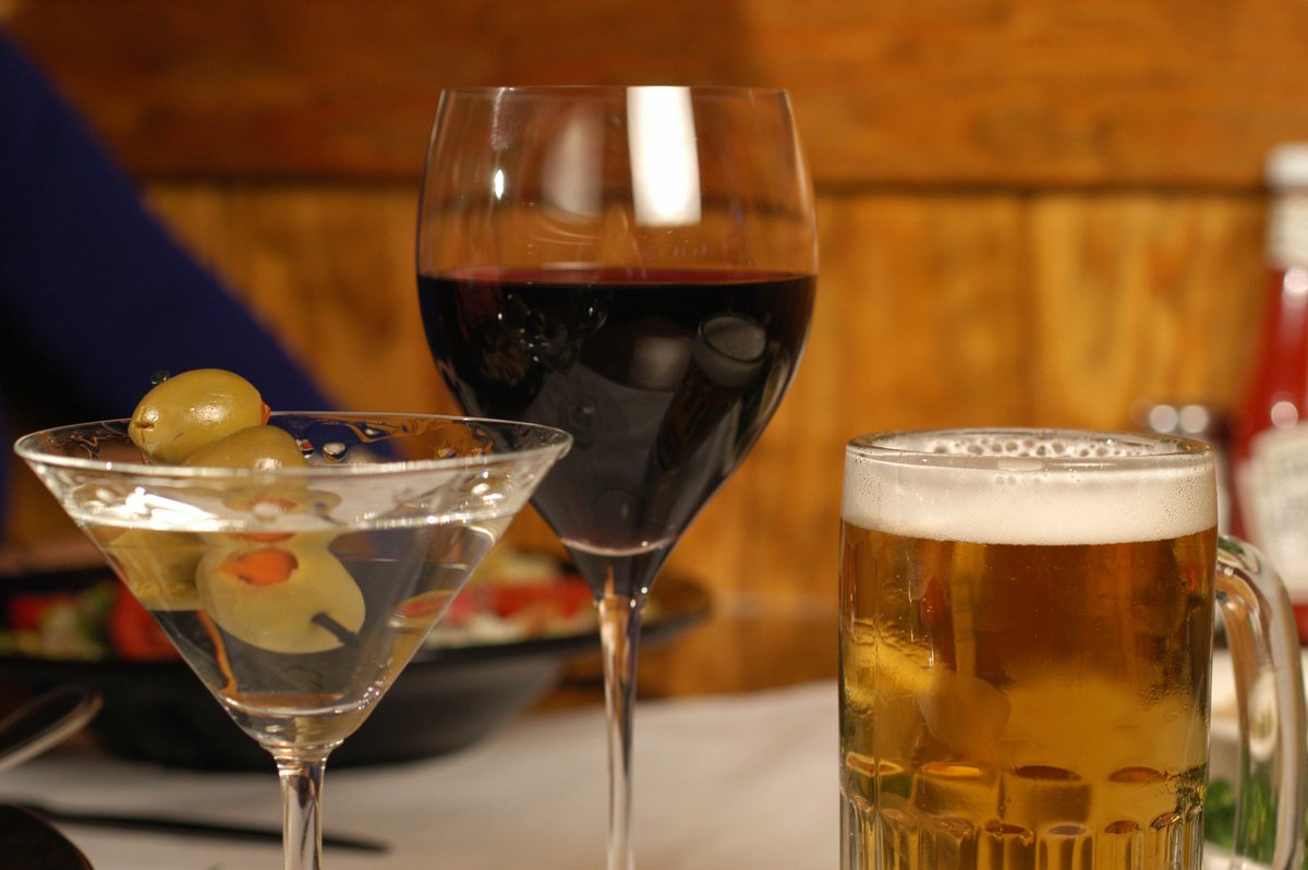 Happy Monday! If you’re making plans for the week, make sure to keep the low risk drinking guidelines of 14 units a week in mind. Not sure what a unit is? And how many there are in various drinks? See our guide:
drinkaware.co.uk/alcoho…/alcoholic-drinks-units/