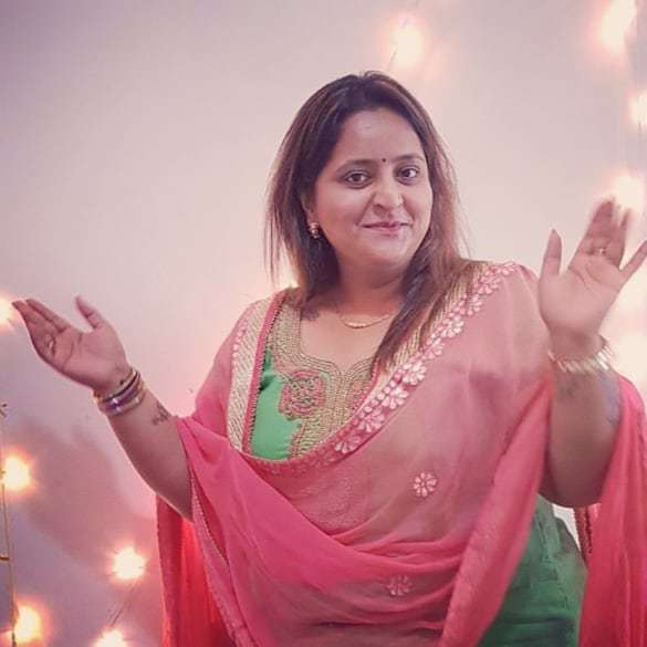 devishajatakia's tweet photo. May this Dhanteras Light up new dreams,
fresh hopes, undiscovered avenues,
different perspectives, everything bright &amp;
beautiful and fill Your days with pleasant surprises and moments.
Happy Dhanteras to you and your family!!
.
.
.
.
.
.
#DevishaGJ #Diwali2018 #Diwali #Mumba… https://t.co/zUbc0b4M63