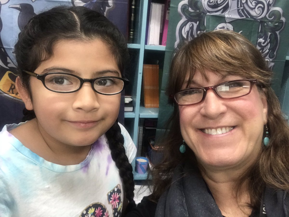 MsDowningsClass's tweet image. Twinning is winning! #MightyBears. #fourthgradefun #sheissocute