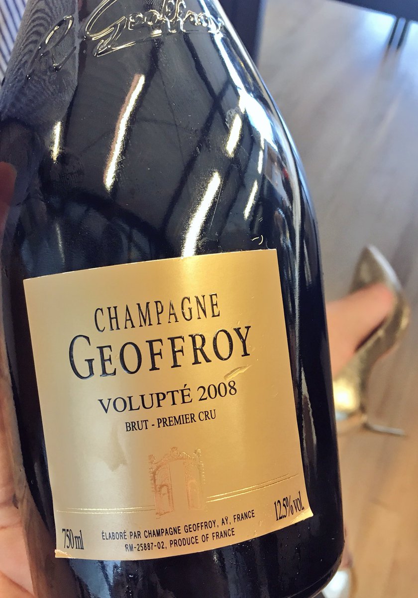 Adding a touch of Gold✨to Monday. 
The voluptuous #Geoffroy Volupté 2008 Brut Premier Cru #finewine #GrowersChampagne #goodvino