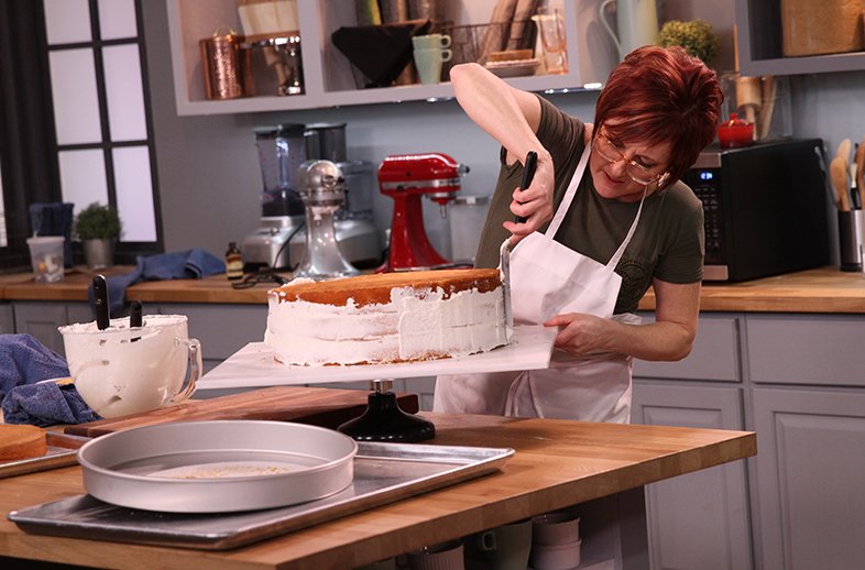 discoveryfamily's tweet photo. Buddy and the judges are back for more competition! Tune in at 9PM for #BakeItLikeBuddy on Discovery Family!

Add it to your calendar now> https://t.co/o9NCXJFg8I https://t.co/Os9ZIDGpJM