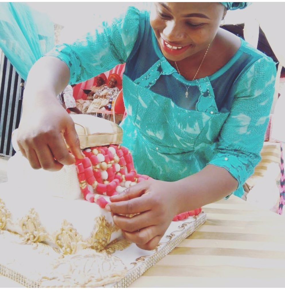 You can never get a boring cake from us! Our beautiful traditional wedding cake, yeah those beads are sugar! 
#MondayMotivaton #cakes #cakesinabuja #AbujaTwitterRave #abujabaker #availablenow #traditionalweddingcake #wedding #weddingcake
