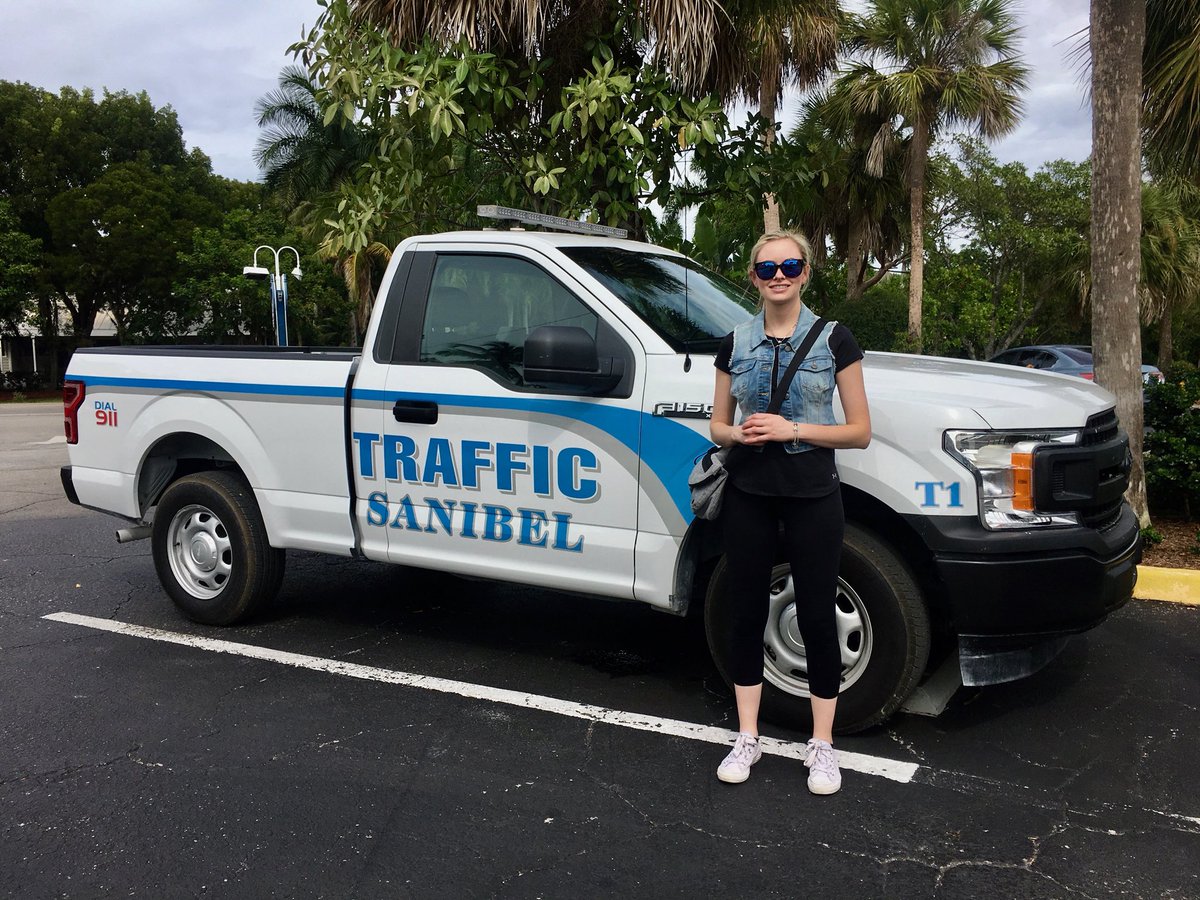 ProjectCRASH16's tweet photo. Happy Monday 🙃🌴 Sanibel Police &amp; Traffic unit keeping pedestrians and road users safe👮‍♂️👮‍♀️ Cherish Roads And Safe Highways #projectcrash #big4 #saibelisland https://t.co/N4XAd35RPh