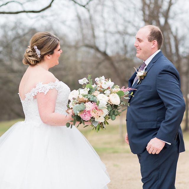To first look or to not first look... our guide is on the blog! 📷 <a href="/samanthalaffoon/">Samantha Laffoon</a> 💐 @jimmybloomsfloral .
.
.
#weddingdress #wedding #weddings #weddingday #firstlook #bouquet #weddingflowers #bride #groom #weddinggown #weddingdress #weddinginspo #wed… ift.tt/2D5G0Ya