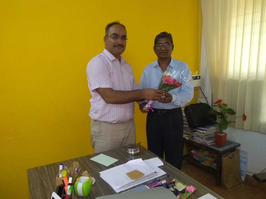 kagawali's tweet photo. Visited MES college and wished Diwali Greetings to Mr. R B Patil, Principal. Breifed him about Wi-Fi facility for educational institutions and its available plans. #BSNLCONNECTMISSION  , @Tohopeislife #BSNLGoa #BSNL https://t.co/zVQSaGVg5j
