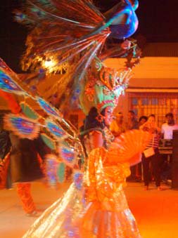 palmalibre's tweet photo. Espectáculo de las Parrandas de Caibarién fue acogido en #CiudaddelCauto con aplausos y reconocimientos del pueblo en Carnaval 2018 https://t.co/4Iuw9I6zOW