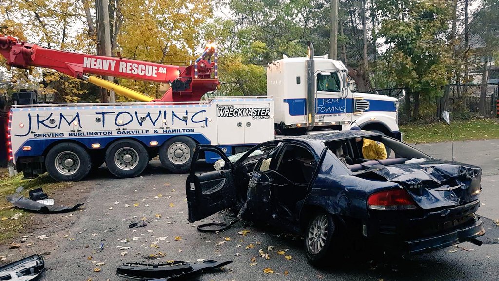 Media371's tweet photo. .@JKMTowing has recovered a car from Lake Ontario after the driver drove through a guardrail at the end of Maple Grove Drive in #Oakville overnight. Male 20's arrested for impaired. https://t.co/mFdQzrbMco