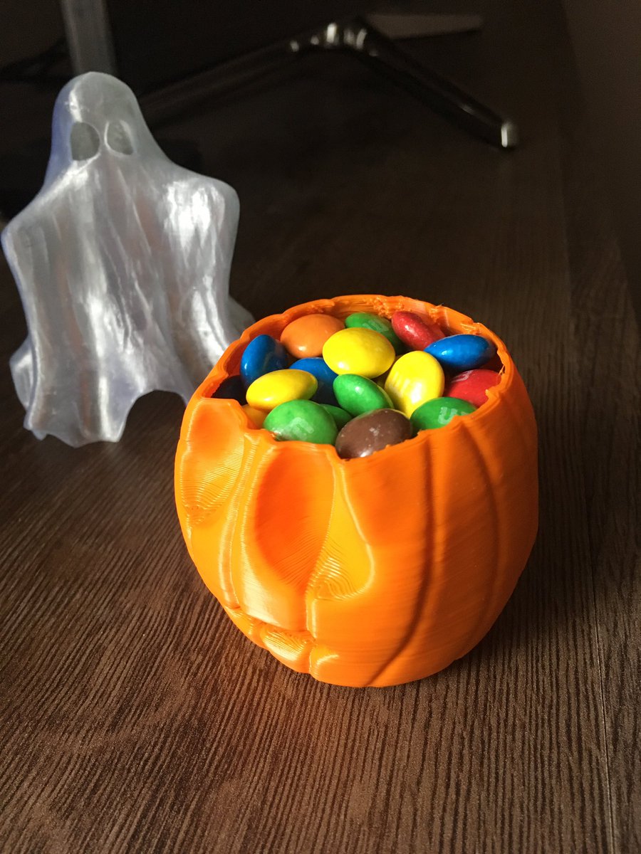 grafitomi's tweet image. I am not documenting failed prints but this one turned up nice. @Bugman_140 ‘s pumpkin did not finish becuse I run out of filament.. but made a candy bowl of it. #jatog14 #failedprint