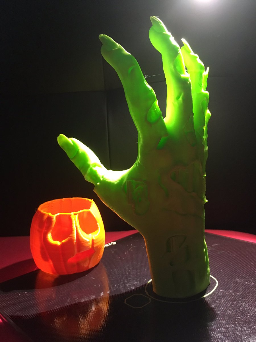 grafitomi's tweet image. I am not documenting failed prints but this one turned up nice. @Bugman_140 ‘s pumpkin did not finish becuse I run out of filament.. but made a candy bowl of it. #jatog14 #failedprint