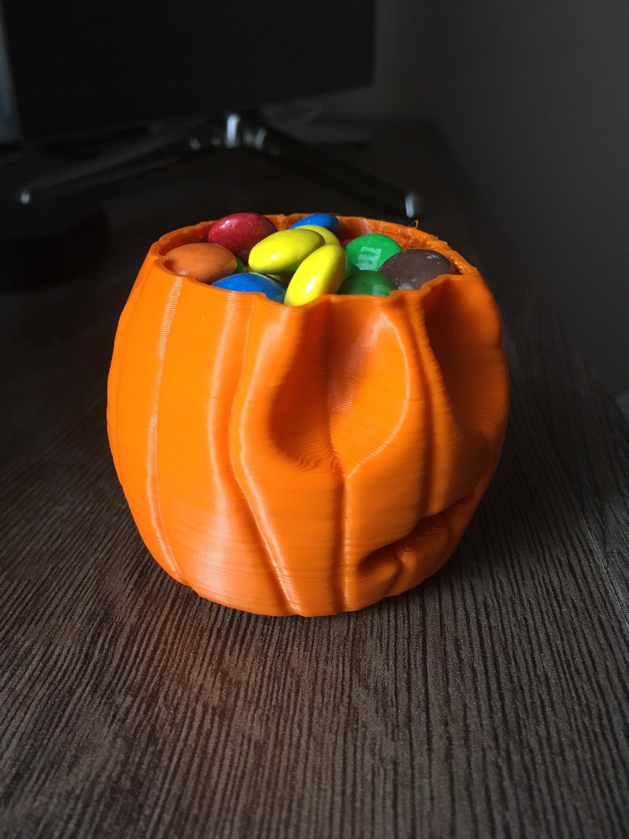 grafitomi's tweet image. I am not documenting failed prints but this one turned up nice. @Bugman_140 ‘s pumpkin did not finish becuse I run out of filament.. but made a candy bowl of it. #jatog14 #failedprint