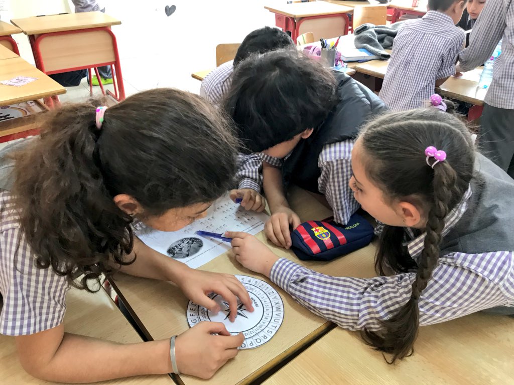 KobrosliFarah's tweet photo. When we make #play the foundation of #learning, we teach the WHOLE child. #CharacteristicsOfBirds #GroupWorkActivity #LearningThroughPlay @DawhaHighSchool https://t.co/FnpN3KuU0l