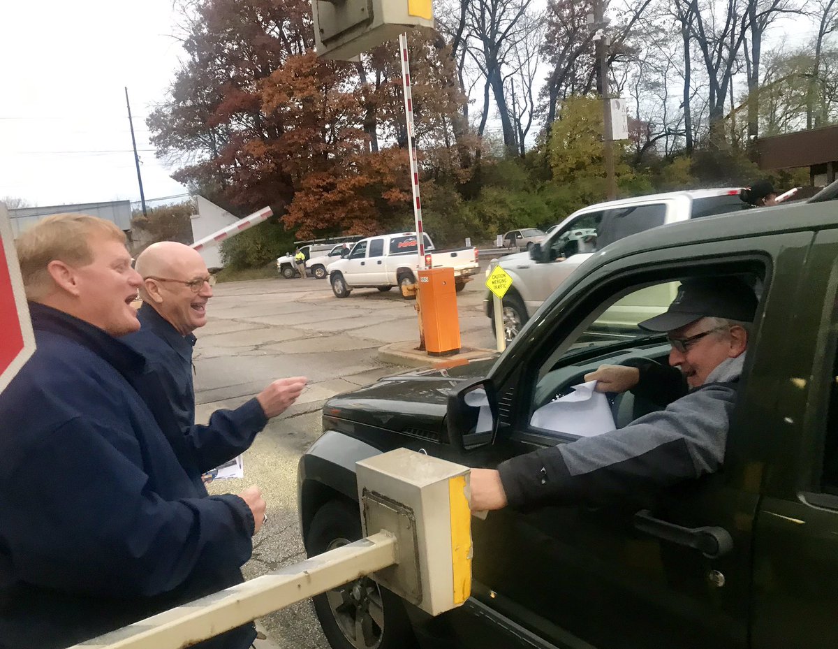 melforcongress's tweet photo. Early morning greeting @steelworkers at the gate. They build this country from the ground up — and I’m proud to stand shoulder to shoulder with them! https://t.co/jvnyo1lgX9